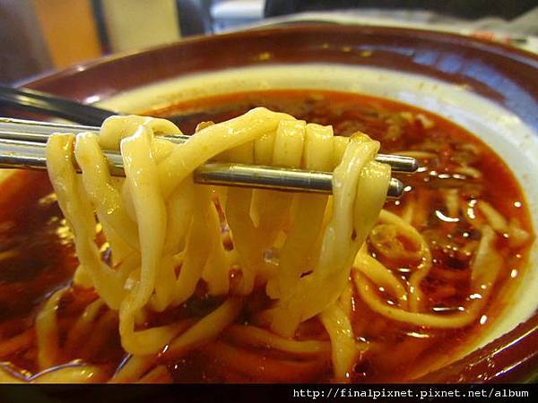 三商巧福-麻婆醬牛肉麵-麵條.jpg