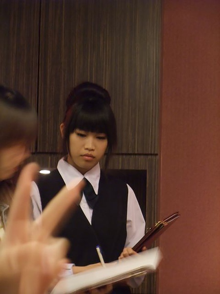 女服務生-專業.JPG 女服務生-專業.JPG