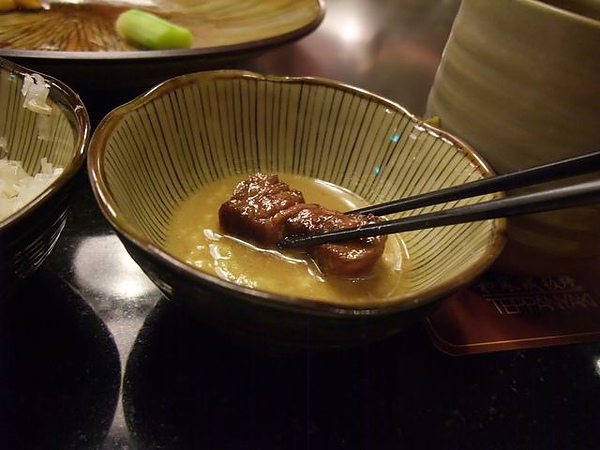 餐點-沙朗牛-沾黃芥末.JPG 餐點-沙朗牛-沾黃芥末.JPG