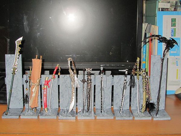 霹靂武器名鑑貳-全8+1把大合體-1.jpg 霹靂武器名鑑貳-全8+1把大合體-1.jpg
