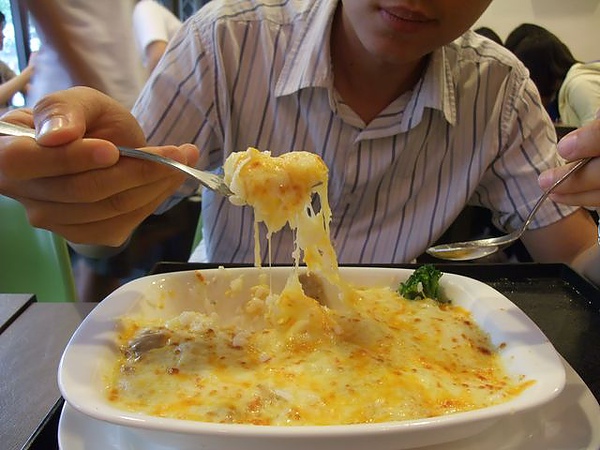 第1日午餐-1970香港故事-焗烤雞肉飯-起司牽絲.jpg 第1日午餐-1970香港故事-焗烤雞肉飯-起司牽絲.jpg