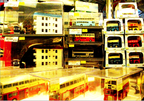 有街景的巴士模型