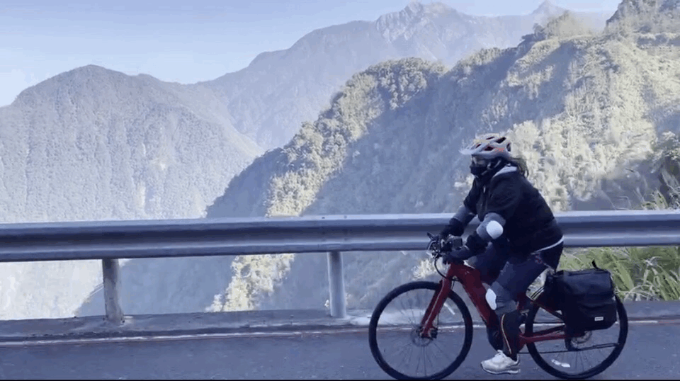 【中部地區旅遊￭嘉義/南投】e-bike騎旅行一日遊 x 肉腳也能騎山路！不用氣喘噓噓，台灣美景盡收眼底、搭配保母車相隨，e-bike讓我輕鬆安全遊山玩水║ 國內旅遊、包車旅遊、一日遊