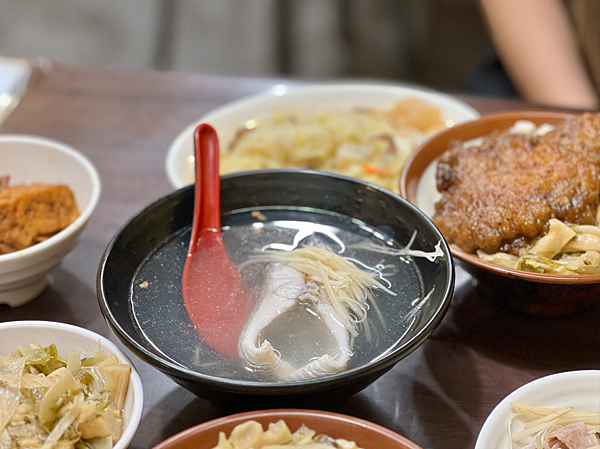 【萬華美食】阿鴻知高飯鱸魚湯 x 50年不變的古早味，美味2