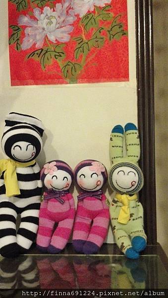  Karen's 手作小屋-小綠兔襪娃兒+黑白條紋襪娃兒+雙胞姊妹花襪娃兒大合照