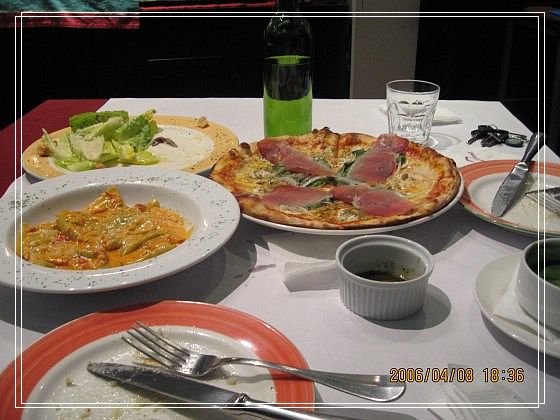 2006.4.8 Friendy pizzeria