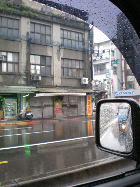 除了下雨還是下雨