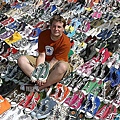 800px-Largest_collection_of_Converse_All-Stars.jpg