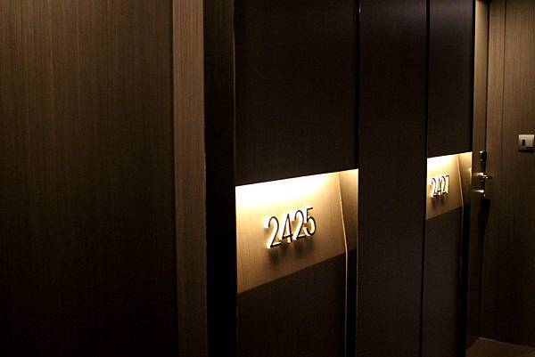 5-room-door-Singapore_Carlton_hotel_5star13.jpg