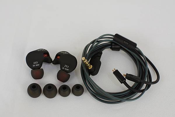 2-1KZ-ZS3可換線雙針耳機13.jpg