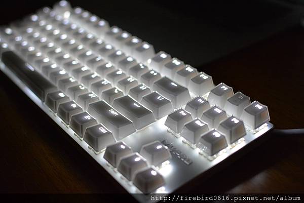 7RAPOO雷柏V500S青軸機械鍵盤（白色水晶版）42.jpg