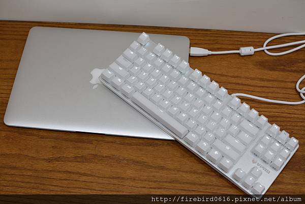 8RAPOO雷柏V500S青軸機械鍵盤（白色水晶版）48.jpg