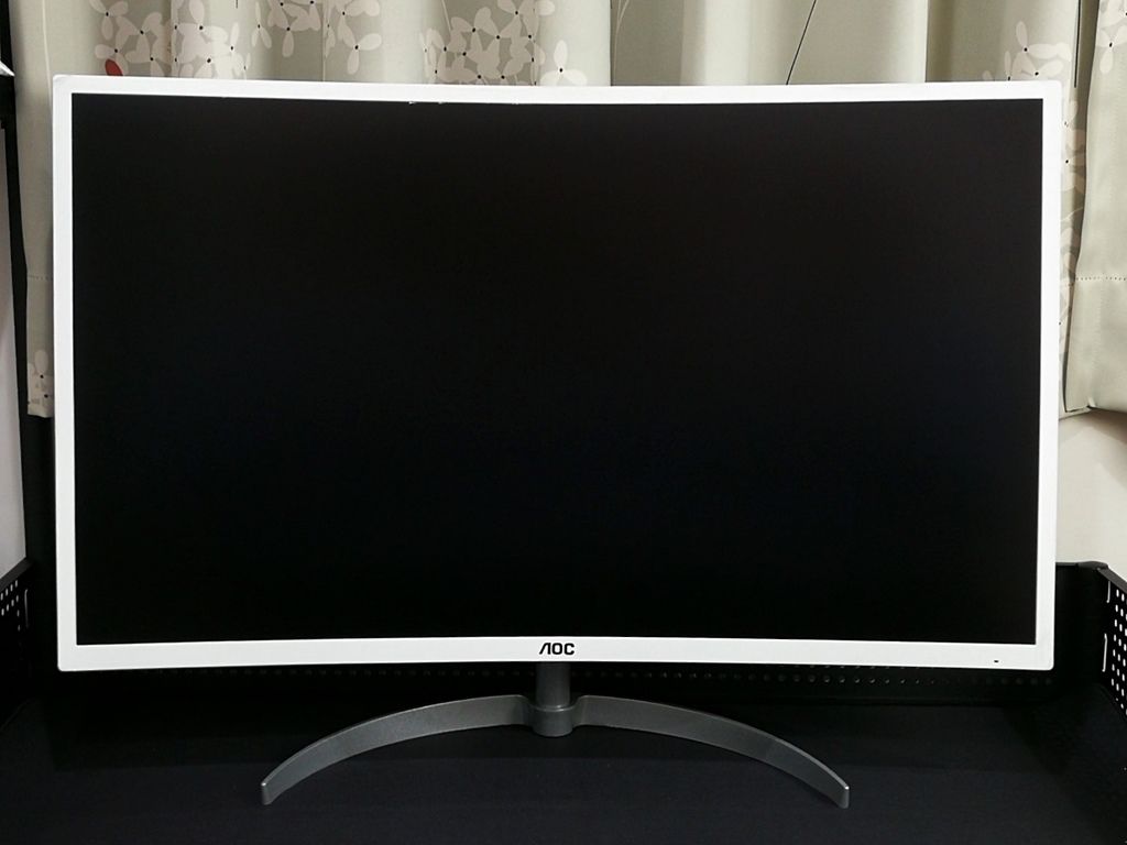 2-9AOC-32-CURVE-GAMINGMonitor-114.jpg