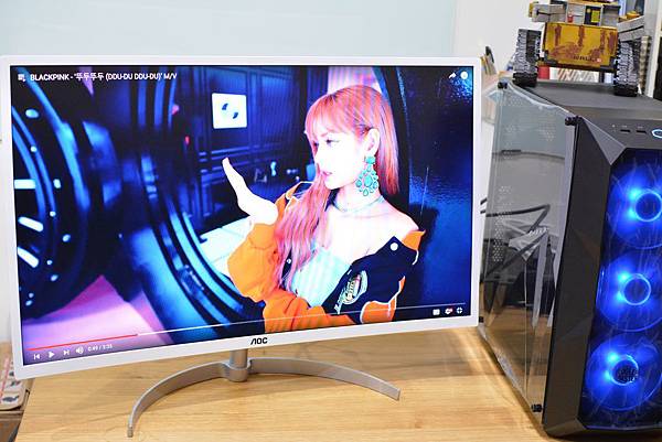 9-1AOC-32-CURVE-GAMINGMonitor-83.jpg