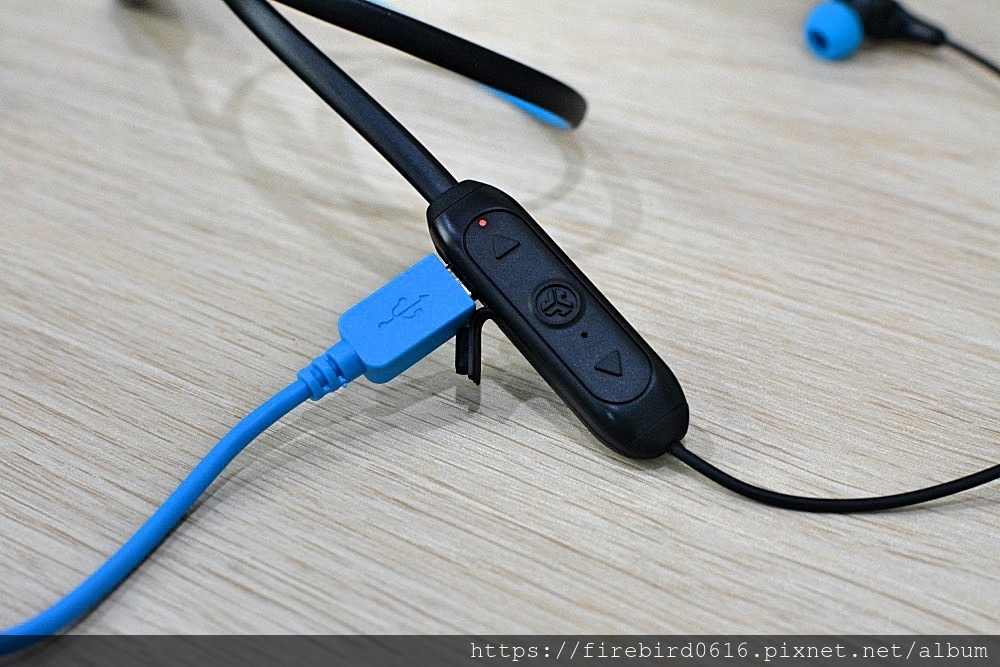 5JLAB-Play-Gaming-Bluetooth-IEM-72.jpg