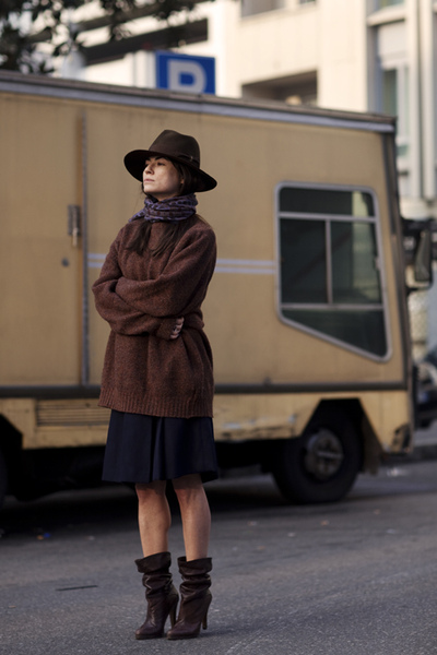 11911SkirtHat_2054Web THE SARTORIALIST.jpg 11911SkirtHat_2054Web THE SARTORIALIST.jpg