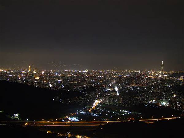 中和烘爐地夜景 (4).JPG