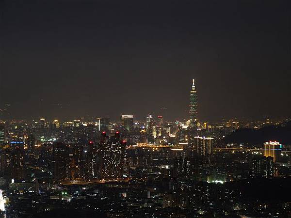 中和烘爐地夜景 (6).JPG