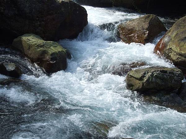 水量充沛的松羅溪2.JPG