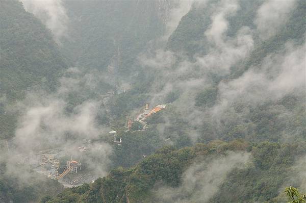 太魯閣~中橫東段 (15)迷霧下的天祥.JPG