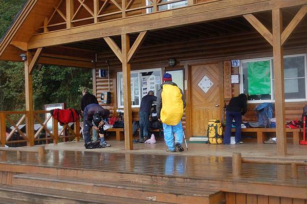 終於回到雪山登山口了 (1).JPG