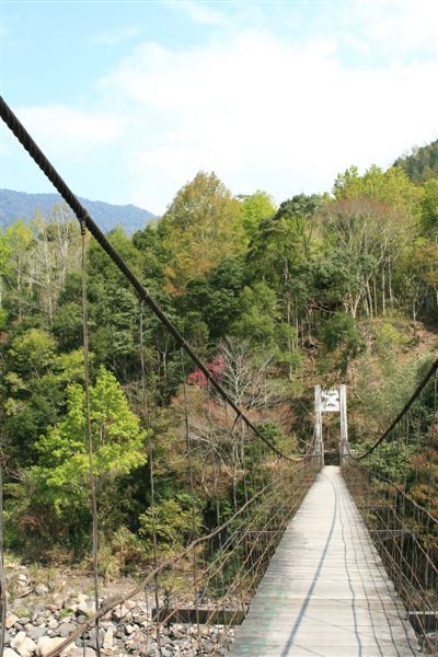 尖石山路 (14)塔克金溪吊橋.JPG