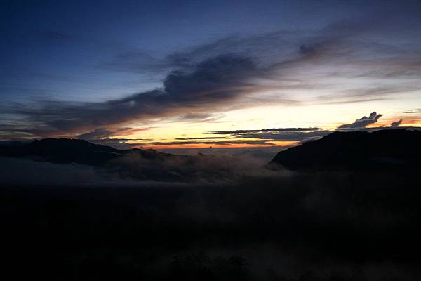 奇萊山 (1)~登山口晨曦.jpg