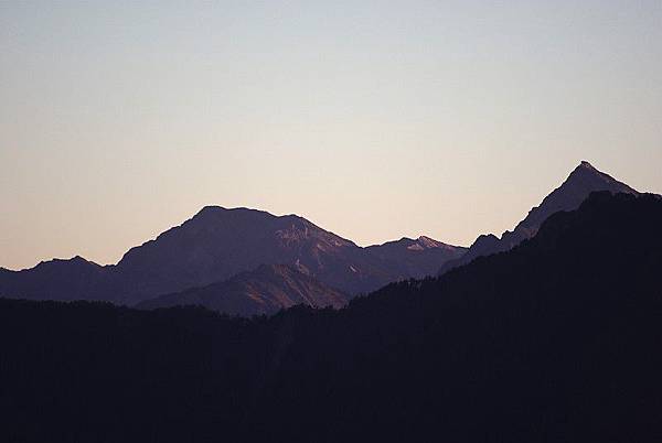 合歡山~奇萊登山口 (5)中央尖&南湖大山.jpg