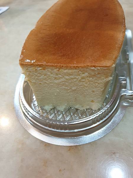 <食記-全聯>逛甜點櫃時絕不能錯過的黃金輕乳酪蛋糕 <食記-全聯>逛甜點櫃時絕不能錯過的黃金輕乳酪蛋糕
