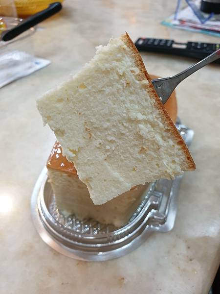 <食記-全聯>逛甜點櫃時絕不能錯過的黃金輕乳酪蛋糕 <食記-全聯>逛甜點櫃時絕不能錯過的黃金輕乳酪蛋糕