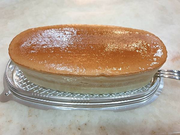 <食記-全聯>逛甜點櫃時絕不能錯過的黃金輕乳酪蛋糕 <食記-全聯>逛甜點櫃時絕不能錯過的黃金輕乳酪蛋糕