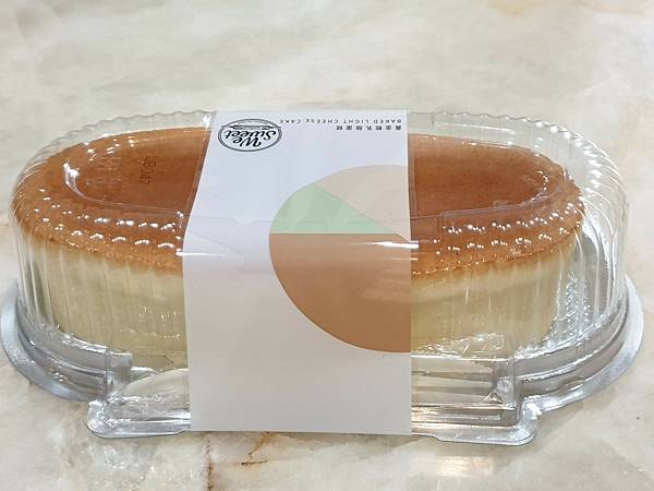 <食記-全聯>逛甜點櫃時絕不能錯過的黃金輕乳酪蛋糕 <食記-全聯>逛甜點櫃時絕不能錯過的黃金輕乳酪蛋糕
