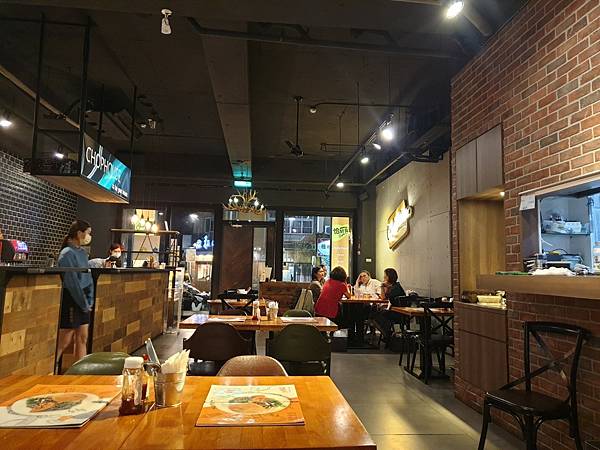 <食記-桃園蘆竹>南崁。Chophouse 恰好食南崁店-燈 <食記-桃園蘆竹>南崁。Chophouse 恰好食南崁店-燈