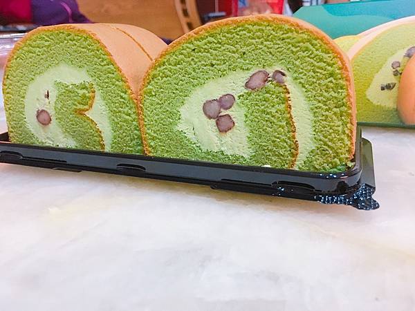 <食記-全聯>抹茶控出動-全聯抹茶紅豆捲蛋糕CP值超高之欲罷 <食記-全聯>抹茶控出動-全聯抹茶紅豆捲蛋糕CP值超高之欲罷