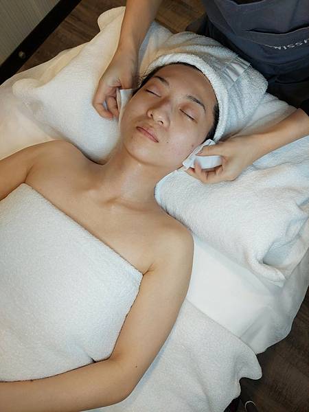 <美容-新北永和>小臉按摩_ 易筋撥氣拓小顏課程 讓小女孩變 <美容-新北永和>小臉按摩_ 易筋撥氣拓小顏課程 讓小女孩變