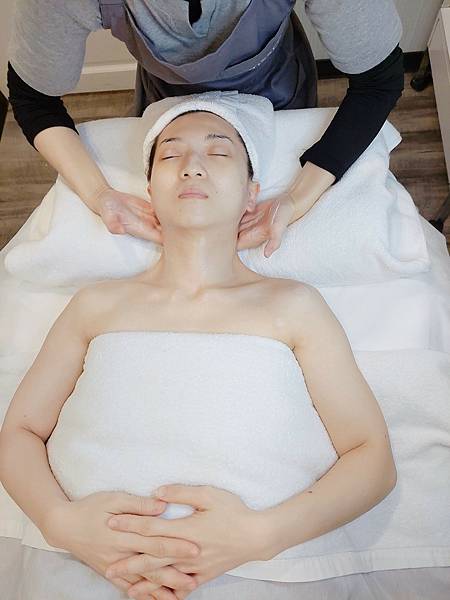 <美容-新北永和>小臉按摩_ 易筋撥氣拓小顏課程 讓小女孩變 <美容-新北永和>小臉按摩_ 易筋撥氣拓小顏課程 讓小女孩變