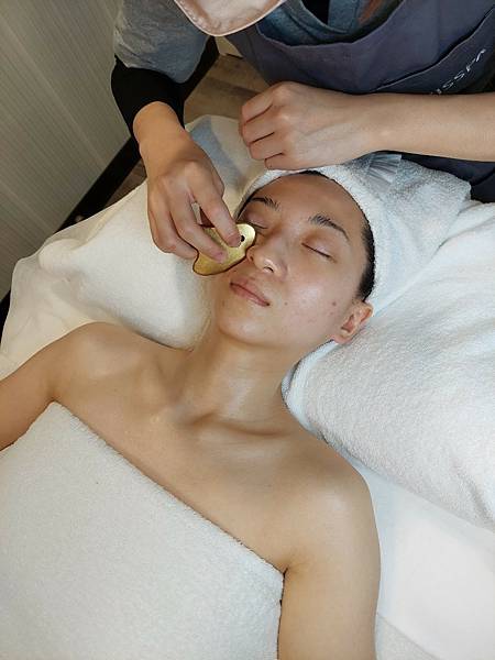 <美容-新北永和>小臉按摩_ 易筋撥氣拓小顏課程 讓小女孩變 <美容-新北永和>小臉按摩_ 易筋撥氣拓小顏課程 讓小女孩變