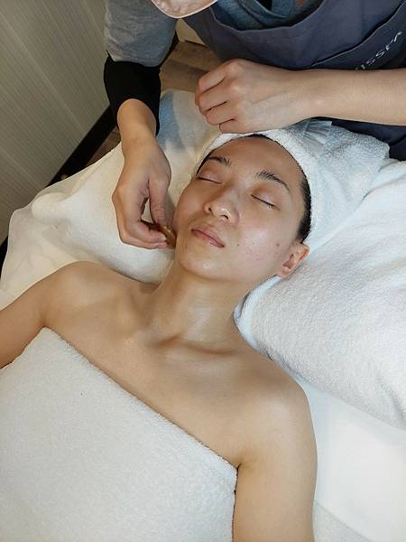 <美容-新北永和>小臉按摩_ 易筋撥氣拓小顏課程 讓小女孩變 <美容-新北永和>小臉按摩_ 易筋撥氣拓小顏課程 讓小女孩變