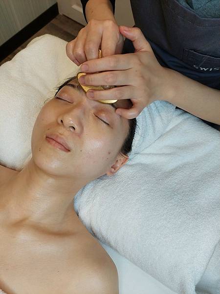 <美容-新北永和>小臉按摩_ 易筋撥氣拓小顏課程 讓小女孩變 <美容-新北永和>小臉按摩_ 易筋撥氣拓小顏課程 讓小女孩變