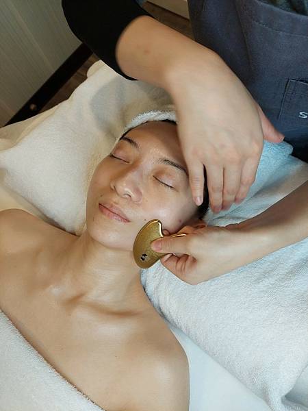 <美容-新北永和>小臉按摩_ 易筋撥氣拓小顏課程 讓小女孩變 <美容-新北永和>小臉按摩_ 易筋撥氣拓小顏課程 讓小女孩變