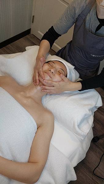 <美容-新北永和>小臉按摩_ 易筋撥氣拓小顏課程 讓小女孩變 <美容-新北永和>小臉按摩_ 易筋撥氣拓小顏課程 讓小女孩變