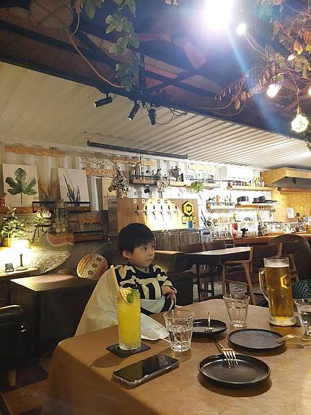 <食記-桃園青埔>2023青埔秘境酒吧-飲居 Behide( <食記-桃園青埔>2023青埔秘境酒吧-飲居 Behide(