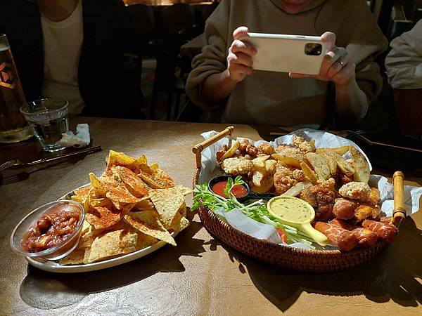 <食記-桃園青埔>2023青埔秘境酒吧-飲居 Behide( <食記-桃園青埔>2023青埔秘境酒吧-飲居 Behide(