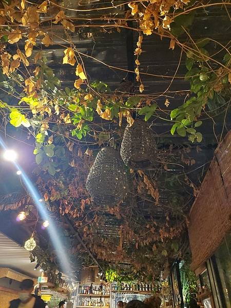 <食記-桃園青埔>2023青埔秘境酒吧-飲居 Behide( <食記-桃園青埔>2023青埔秘境酒吧-飲居 Behide(