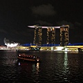 由新加坡河的遊船~