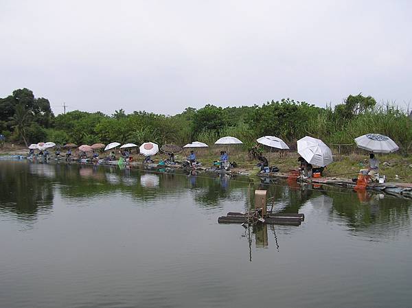 10298下午嘉南珠海釣場組訓上半場東岸全景.JPG