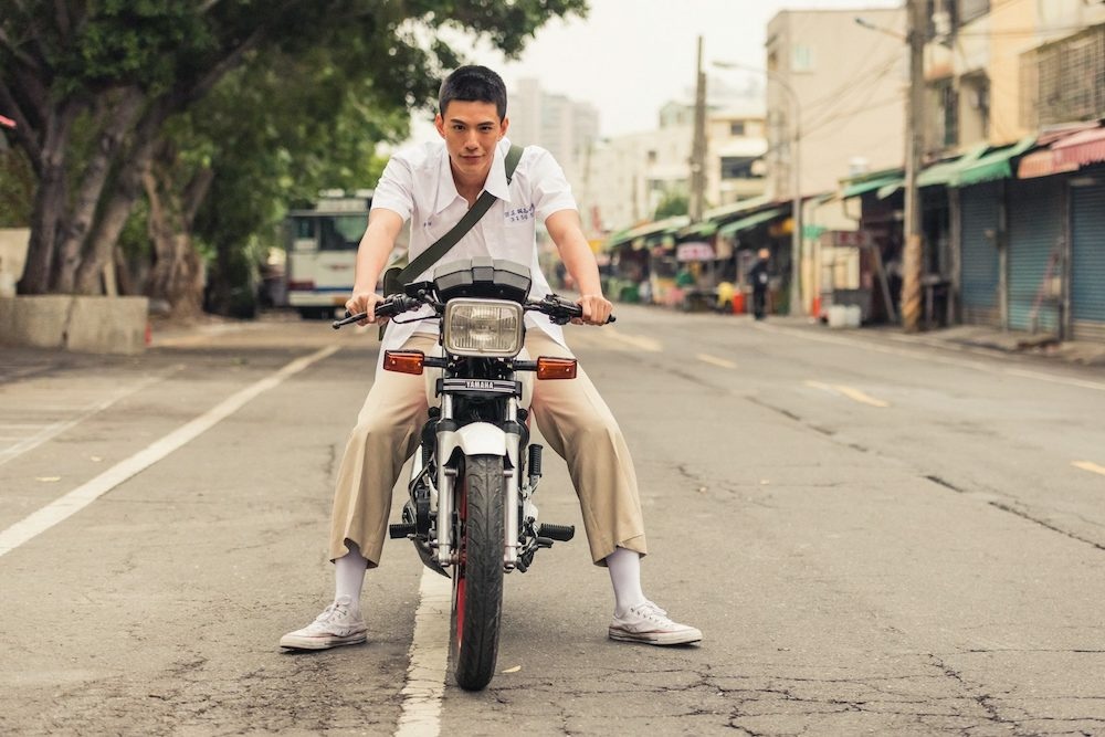 【 鬥魚｜等你回家 】影評：寫實灰調的年少之愛