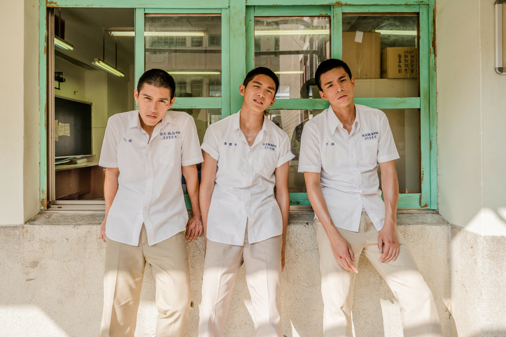 【 鬥魚｜等你回家 】影評：寫實灰調的年少之愛