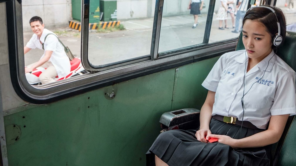 【 鬥魚｜等你回家 】影評：寫實灰調的年少之愛