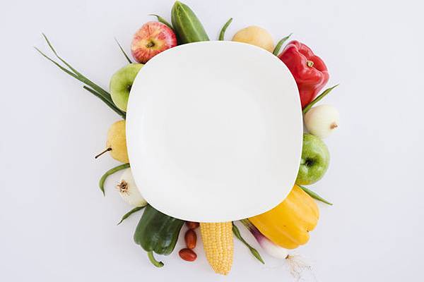 white-plate-cucumber-apple-bell-pepper-onion-corn-scallions-white-backdrop_23-2148165566.jpg